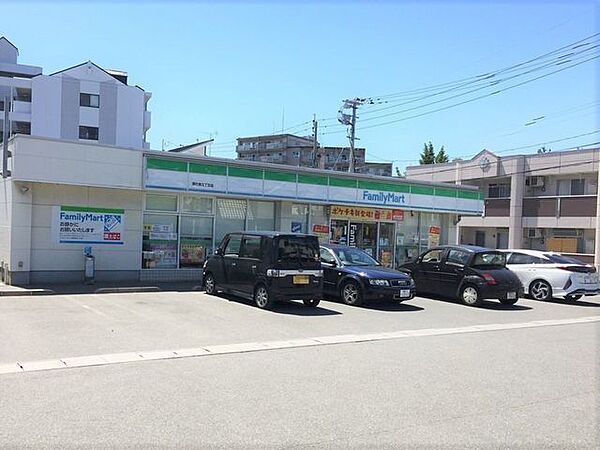 ファミリーマート須玖南五丁目店 210m