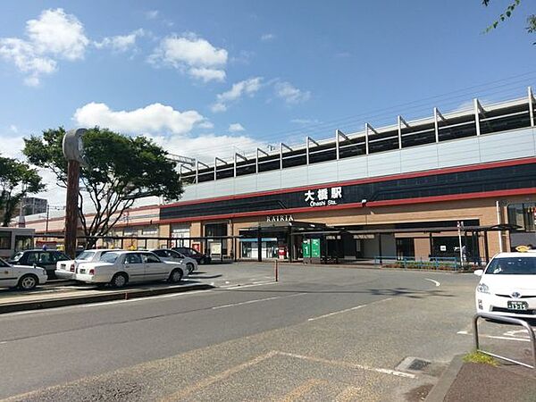 西鉄天神大牟田線　大橋駅天神まで急行電車で約6分。駅ナカ「レイリアＯｈａｓｈｉ」にはスーパーや100円ショップ、ドラッグストア、飲食店などがあります。 1600m