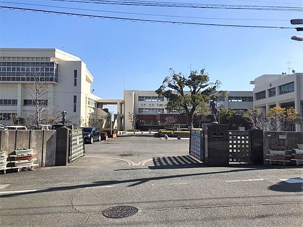 太宰府市立　太宰府西中学校 750m