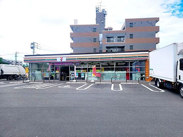 セブンイレブン三宅一丁目店 1000m