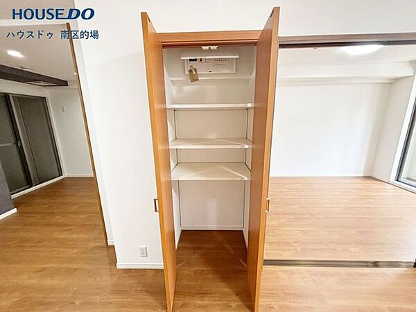 リビング収納は家族全員が使うものや掃除道具などの収納に活躍します。
