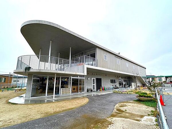 福岡ピノキオこども園幼稚園部と保育園部を備えた幼保連携型認定こども園です。 550m