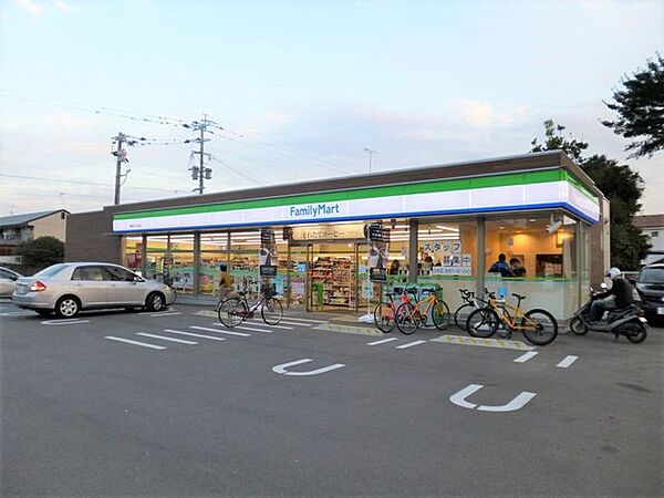 ファミリーマート那珂川ミリカ北店 20m