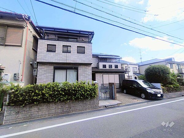 ～物件の外観（南西側から）～★駅からバス乗車約14分・徒歩4分！★天神川近くの閑静な住宅地！★南付け道路で採光良好！★敷地面積約49坪！★接道間口約11.8m！
