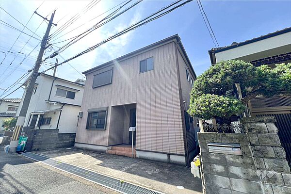～物件の外観（北西側から）～・駅からバス乗車約11分・徒歩6分！・緑豊かな樹環境！・敷地面積約28坪・整形地！・続き間が多くフレキシブルに活用できるプラン！［2026年5月19日撮影］