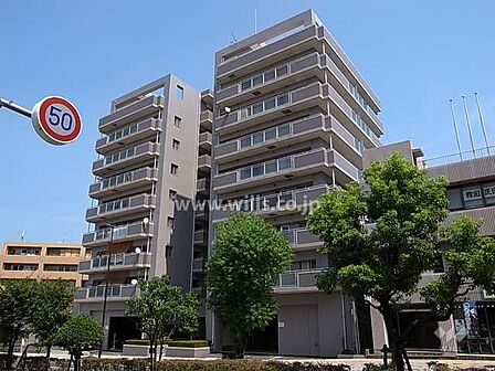 エーベル伊丹参番館の外観（南西側から）・バルコニーに囲まれた4方角部屋で採光、通風良好！・ルーフバルコニー付き！・関西スーパー徒歩9分！［9階部分/9階建］