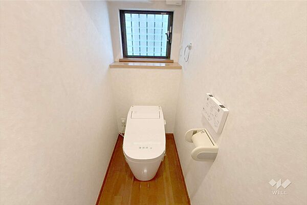 ～トイレ～1階と2階それぞれにトイレがございますので、ご家族が多い方でも忙しい朝に混み合いにくいです！また、洗浄便座付きですので、清潔感をたもてます。［2026年8月10日撮影］