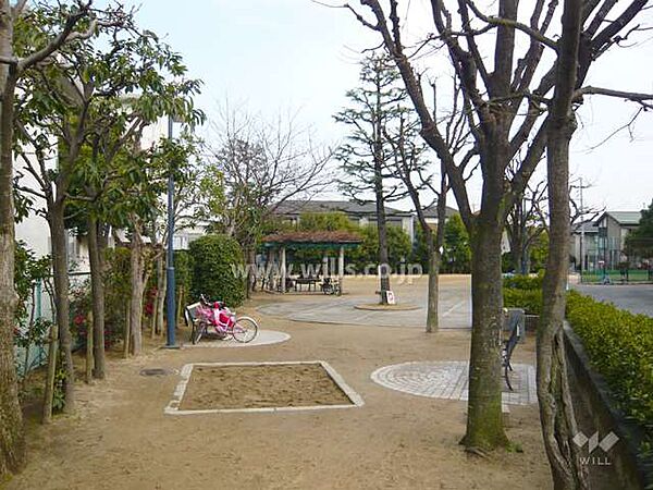 ～敷地内の公園～敷地内に公園がございますので、お散歩したり、お子様と遊んだり、ゆったりくつろいだりするのにピッタリです！すぐ近くに公園があるのは便利です！