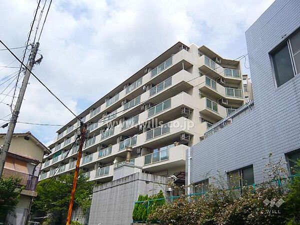 伊丹ロイヤルマンションの外観（南西側から）
