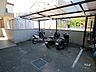 その他：～バイク置き場～屋根がございますので、雨の日もバイクが雨ざらしになる心配もなく、安心してお停めいただけます！空き情報に関しましては、日々変動いたしますので、お気軽にお問合せ下さいませ！