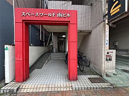 8 / 9