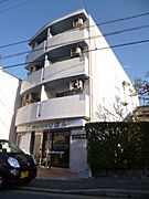 石田駅より徒歩9分 築34年3ヶ月 4階建の賃貸物件