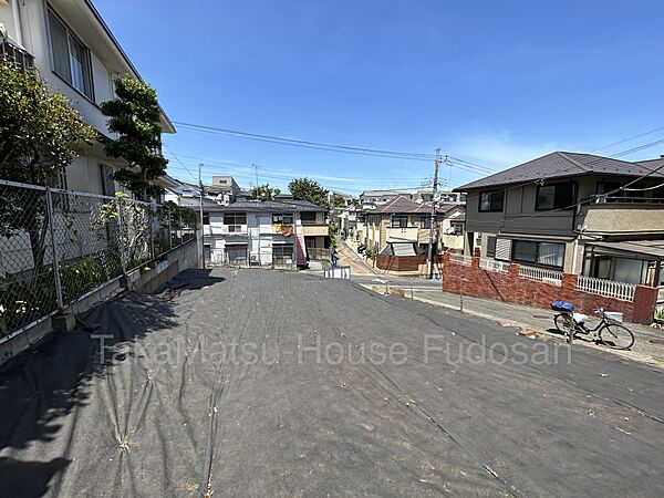 開放的且つプライバシーが保たれたリビングが建築できそうです。【土地の上より撮影】
