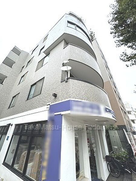 落ち着きと都心の利便性を兼ね備えた立地にあります