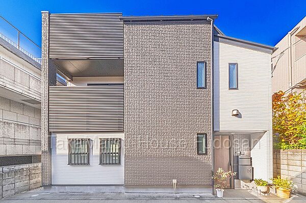 重厚感あるファサード