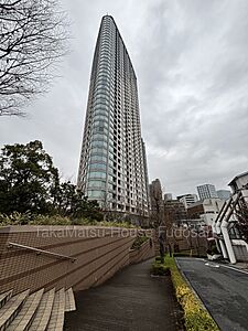 外観：東京メトロ千代田線「赤坂」駅徒歩9分、都営大江戸線「青山一丁目」駅徒歩9分