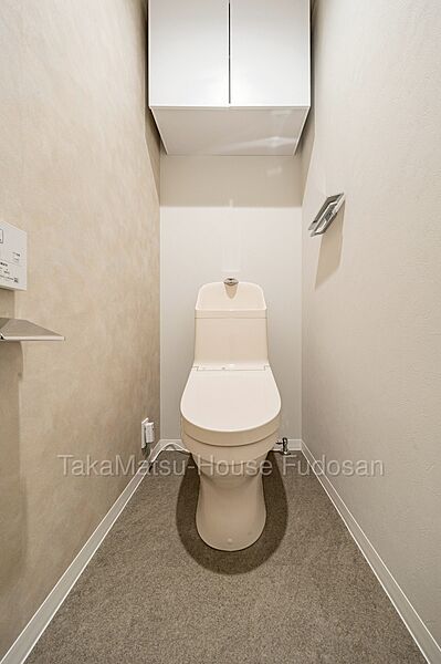 清潔感のある落ち着いたトイレスペース。