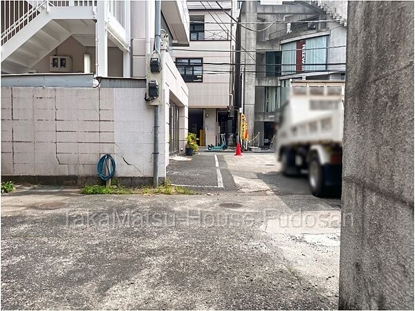 南青山2丁目の都心立地に位置し、土地として新たな建築プランをご検討いただける現地です