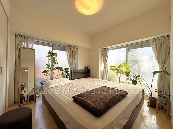 角部屋日当たり良好な洋室