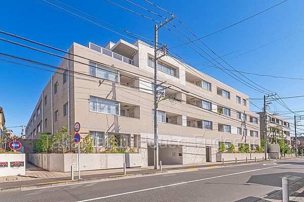重厚感漂う外観