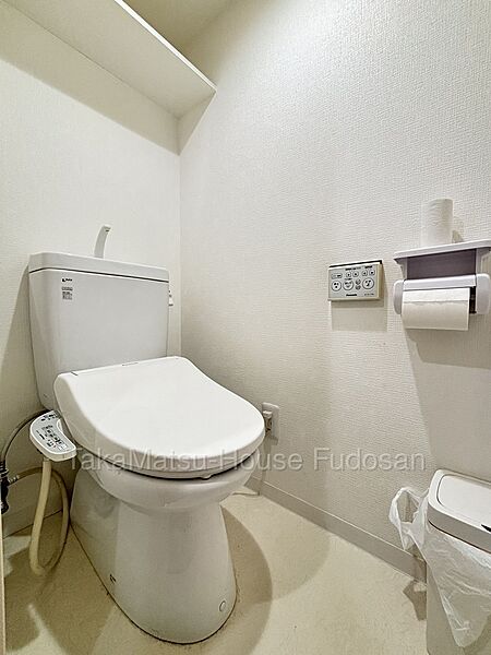 温水洗浄便座付きのトイレとなります。