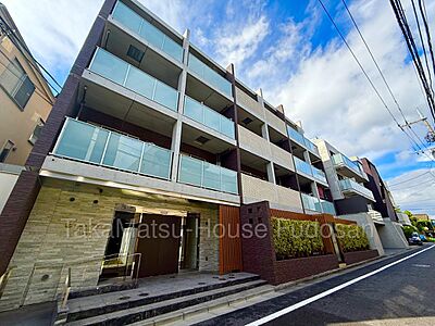 外観:2018年築。落ち着いた街並みに調和するスタイリッシュな外観デザインです。 外観:2018年築。落ち着いた街並みに調和するスタイリッシュな外観デザインです。