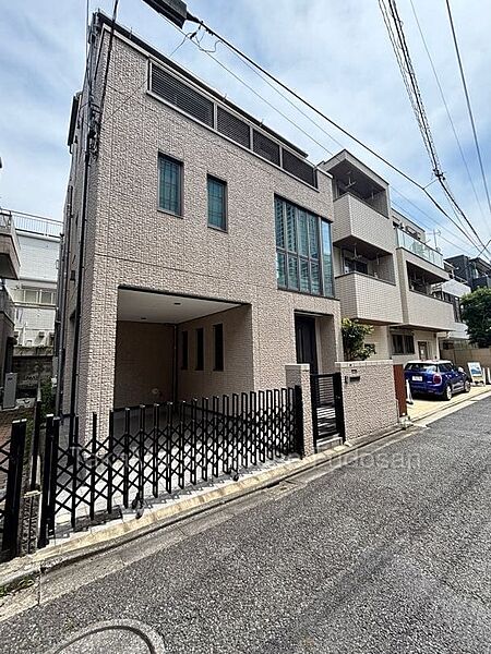 温水洗浄機能付トイレが3ヶ所御座います。