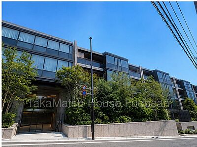 外観:街並みに調和するスタイリッシュな外観。 外観:街並みに調和するスタイリッシュな外観。