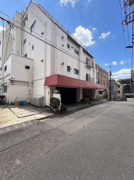 南西向きのため陽当たり良好です。