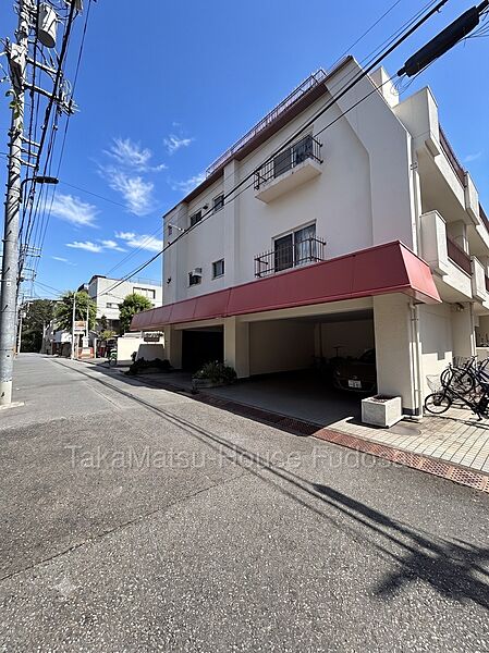 交通量が少なく閑静な住宅街です。