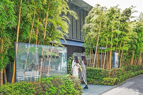 徒歩4分なので休日のお出かけの際立ち寄ることも可能です。