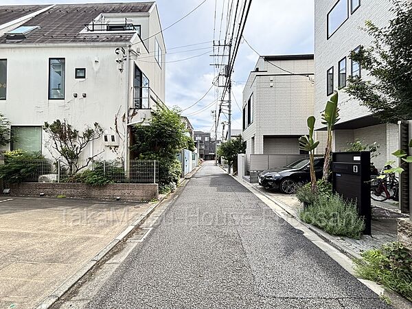 車通りが少なく通行しやすい前面道路