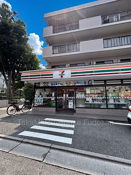 徒歩3分の距離に位置しております。