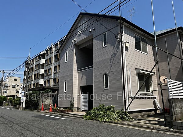 現地外観（2026年8月2日撮影）。古家あり・更地渡し予定です。前面道路や敷地の奥行き、周辺建物との位置関係も現地でご確認いただけます。
