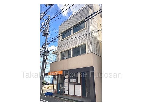 前面道路も広く、視認性が高い土地でございます。