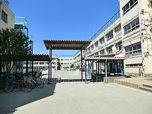 用賀小学校まで徒歩11分