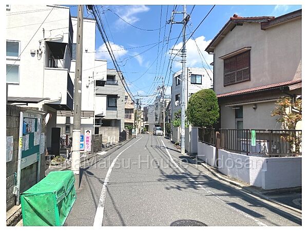 道路との接面が約23mあり、建物内の間取りも工夫できる物件です。