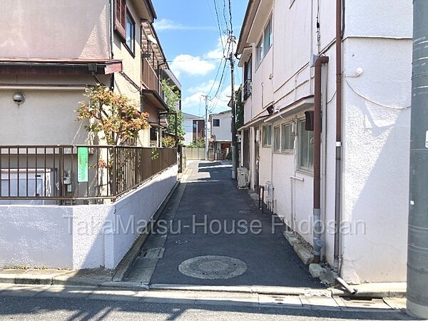 物件の南側が道路の為、日が入りやすい物件です。