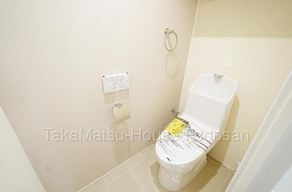 清潔感のある落ち着いたトイレスペース。