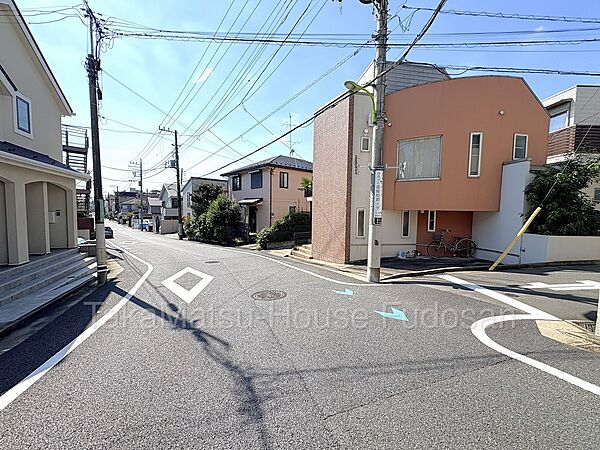 約8.0mの広々とした前面道路