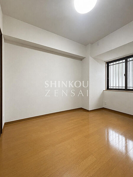 洋室(2)　約4.8帖　＊ＣＧ加工写真（実際は居住中につき家具等ございます）