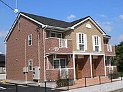 本郷駅より徒歩13分 築19年6ヶ月 2階建の賃貸物件