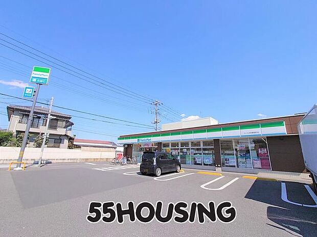 ファミリーマートさいたま岩槻城町店 徒歩5分。 400m