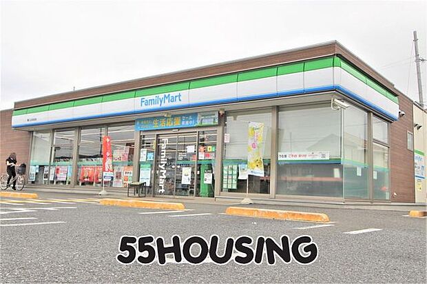 ファミリーマート桶川上日出谷店 徒歩9分。 650m