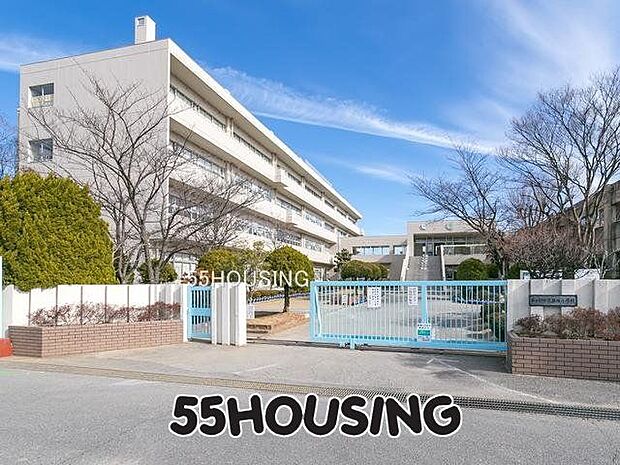 春日部市立藤塚小学校 徒歩11分。 840m