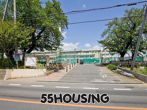 さいたま市立指扇中学校 徒歩13分。 1040m