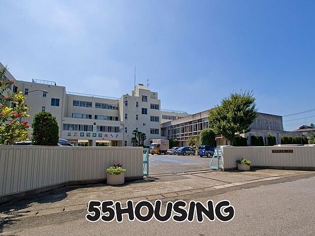 伊奈町立南小学校 徒歩5分。 400m