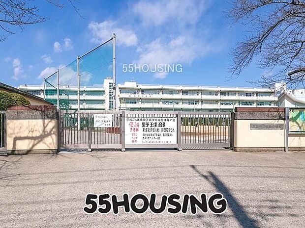 戸田市立笹目中学校 徒歩14分。 1057m