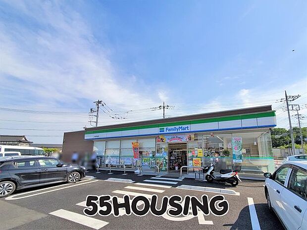 ファミリーマート上尾小敷谷店 徒歩4分。 288m