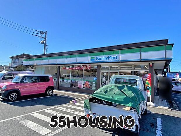 ファミリーマート加須久下店 徒歩13分。 1010m